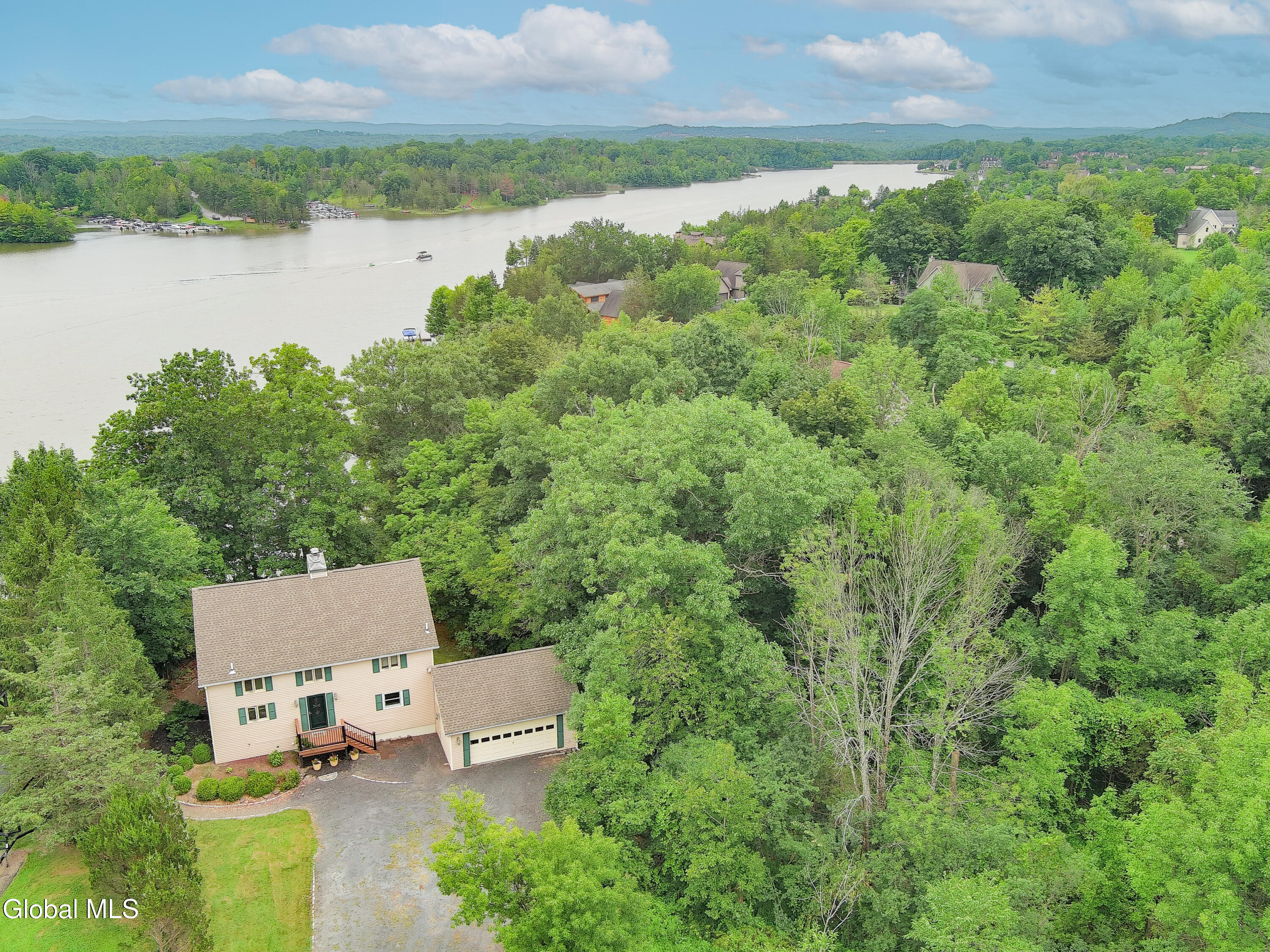28 Juniper Lane Athens NY 12015