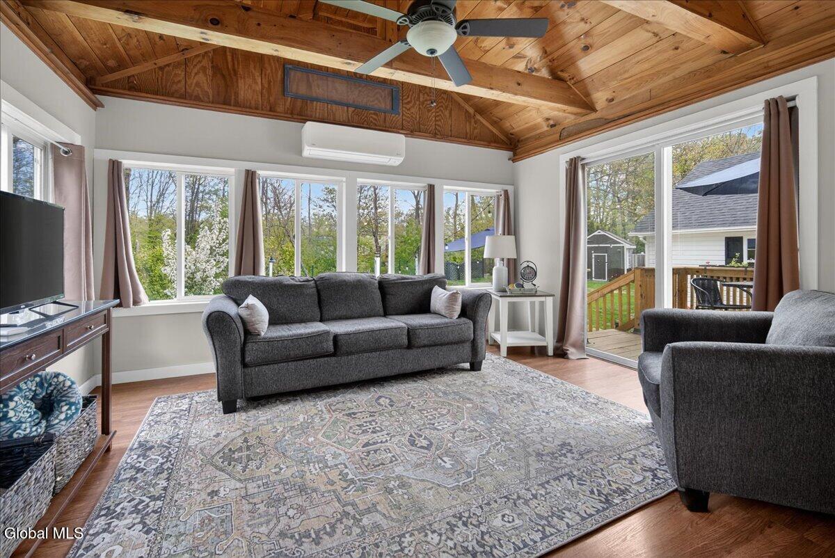 20 Aberdeen Way Gansevoort NY 12831