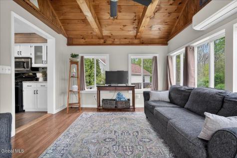 20 Aberdeen Way Gansevoort NY 12831