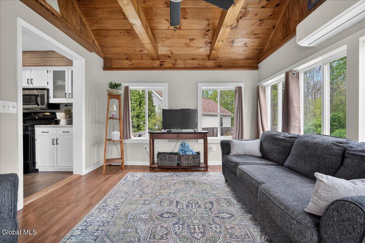 20 Aberdeen Way Gansevoort NY 12831