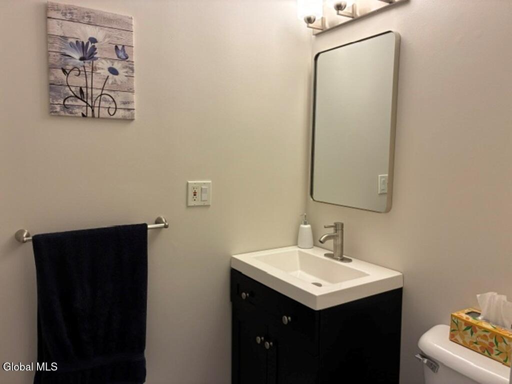 11 Elaine Court Latham NY 12110
