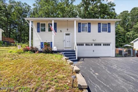 6 Curt Boulevard Saratoga Springs NY 12866