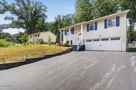 6 Curt Boulevard Saratoga Springs NY 12866