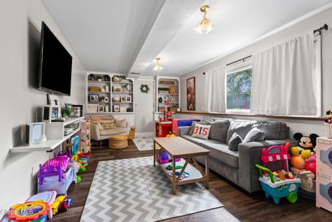 33 Terry Avenue Schenectady NY 12303