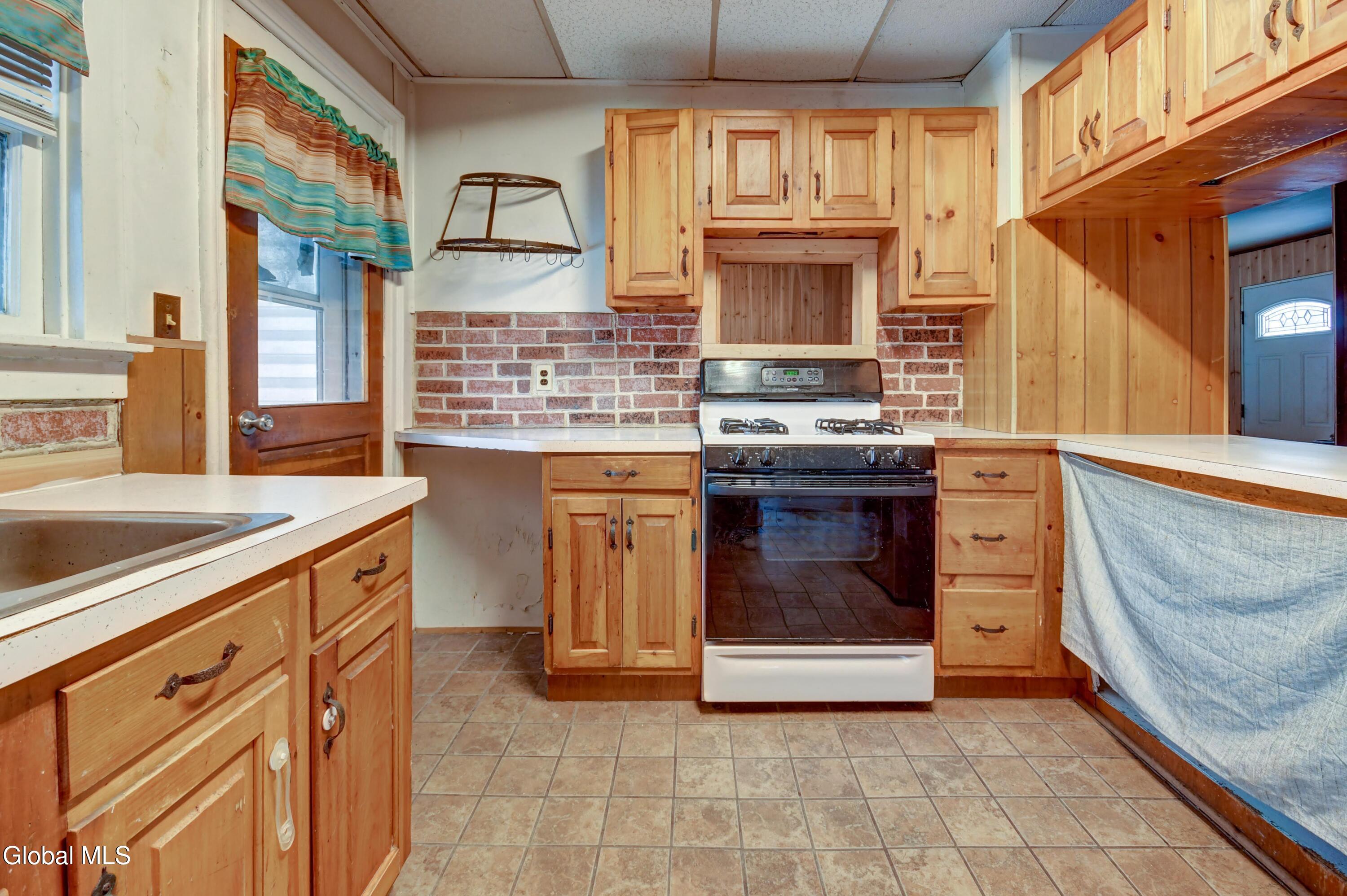 269 Bleecker Street Gloversville NY 12078