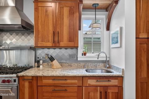 571 Providence Street Albany NY 12208