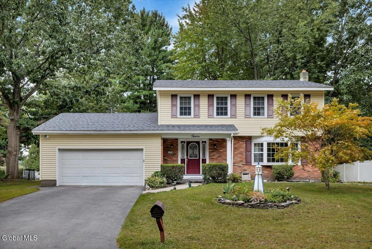 12 Chris Drive Schenectady NY 12309