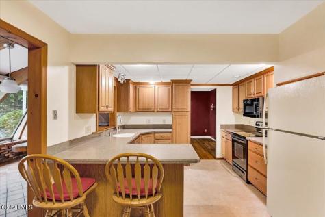 12 Chris Drive Schenectady NY 12309
