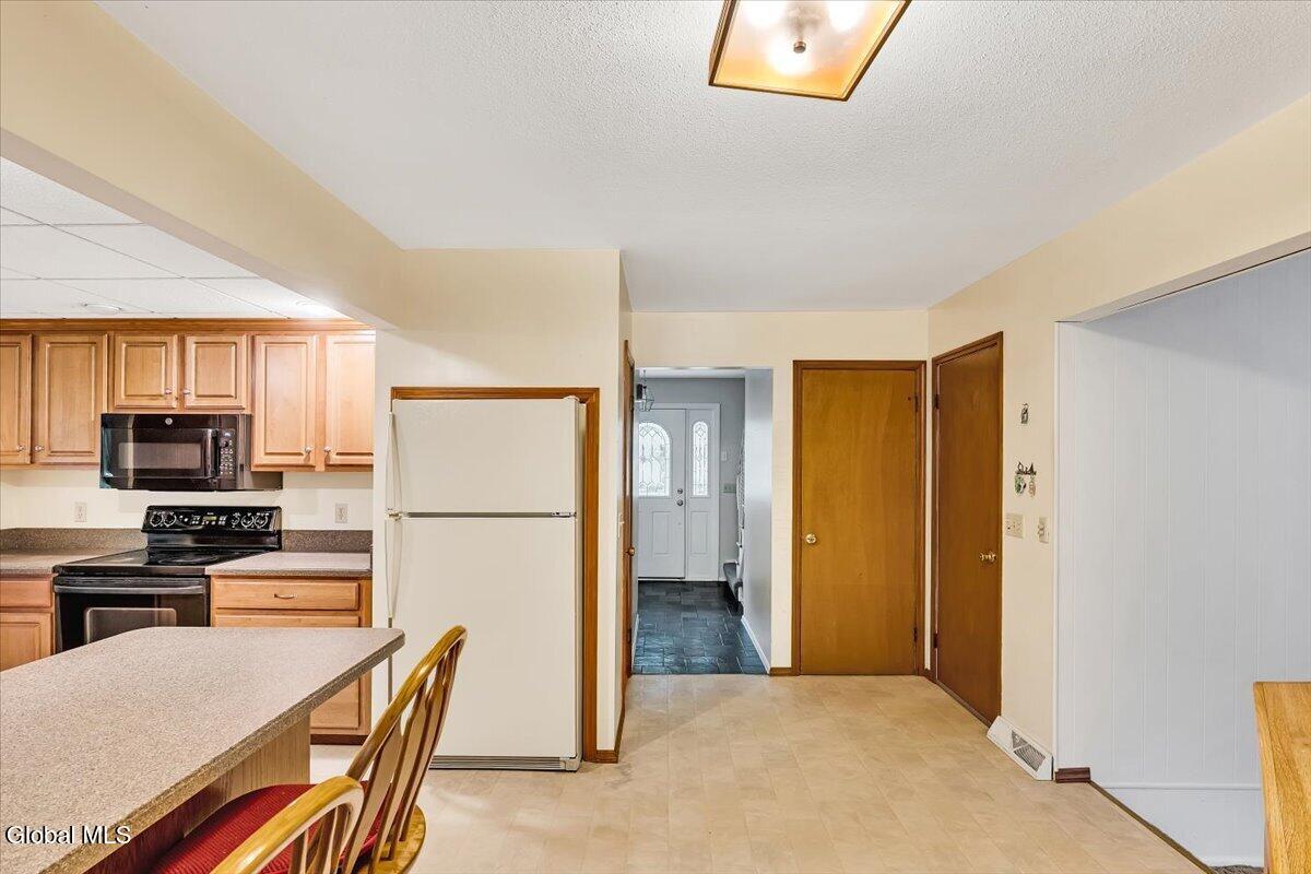 12 Chris Drive Schenectady NY 12309