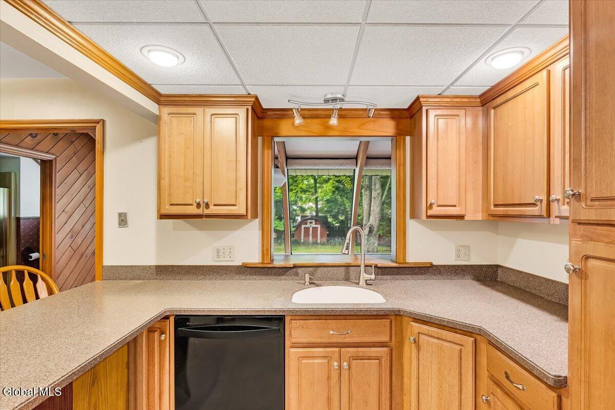 12 Chris Drive Schenectady NY 12309