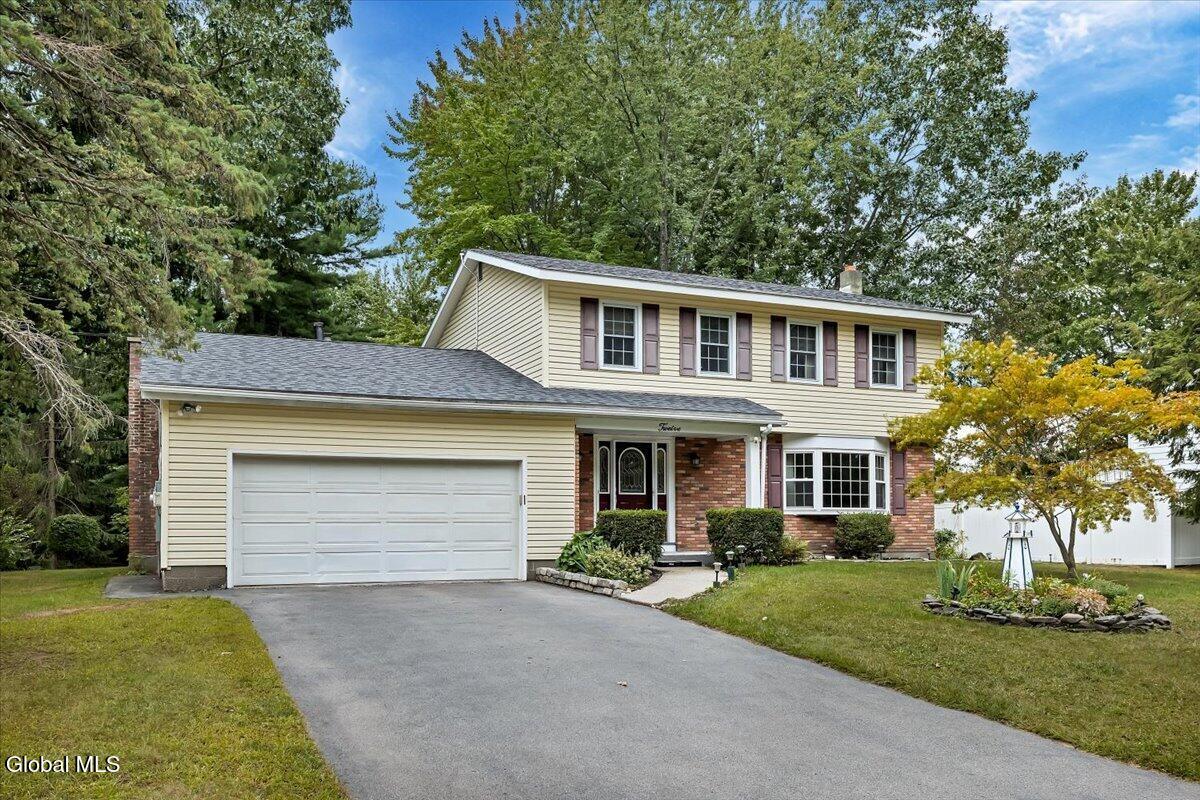 12 Chris Drive Schenectady NY 12309