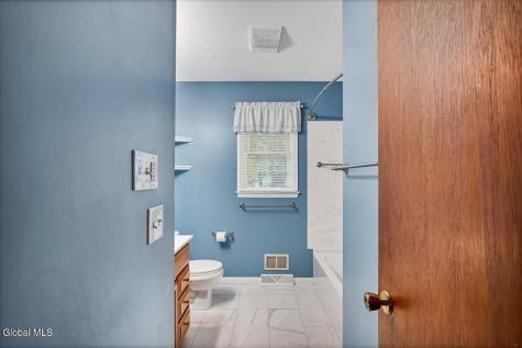 12 Chris Drive Schenectady NY 12309