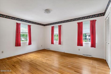 12 Chris Drive Schenectady NY 12309