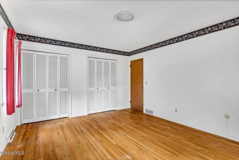 12 Chris Drive Schenectady NY 12309