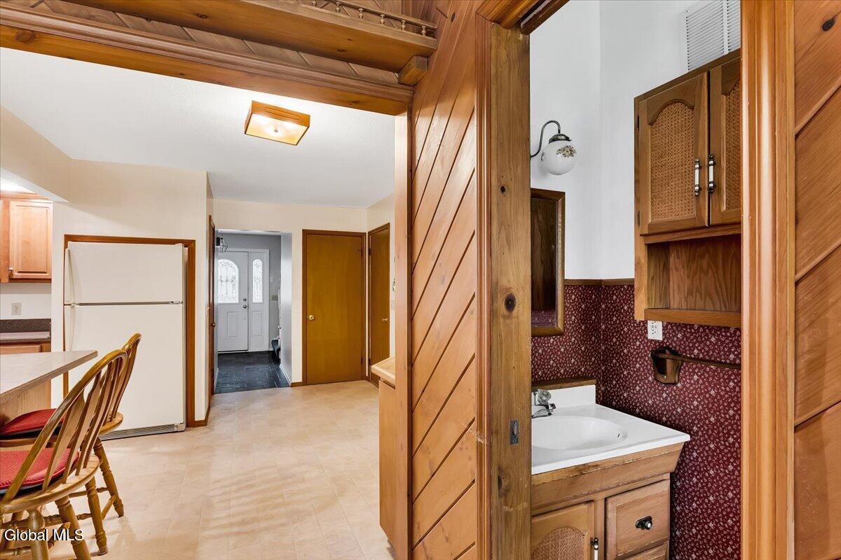 12 Chris Drive Schenectady NY 12309