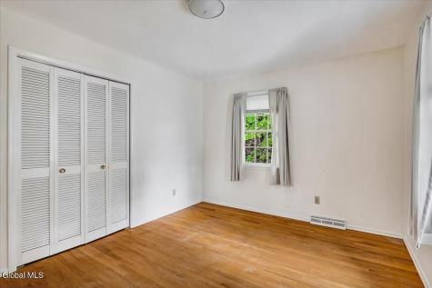 12 Chris Drive Schenectady NY 12309