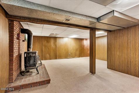12 Chris Drive Schenectady NY 12309