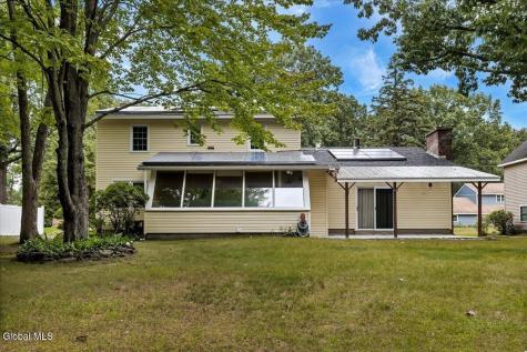 12 Chris Drive Schenectady NY 12309