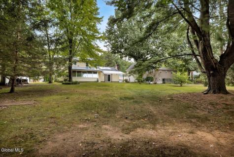 12 Chris Drive Schenectady NY 12309