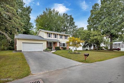 12 Chris Drive Schenectady NY 12309