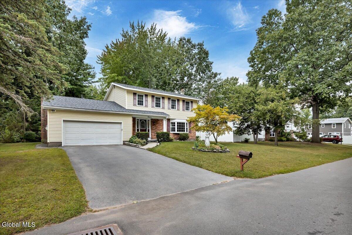 12 Chris Drive Schenectady NY 12309