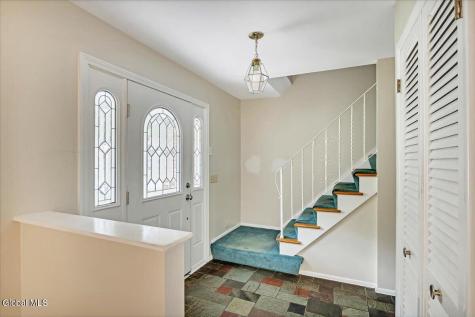 12 Chris Drive Schenectady NY 12309