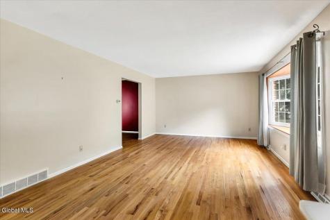 12 Chris Drive Schenectady NY 12309