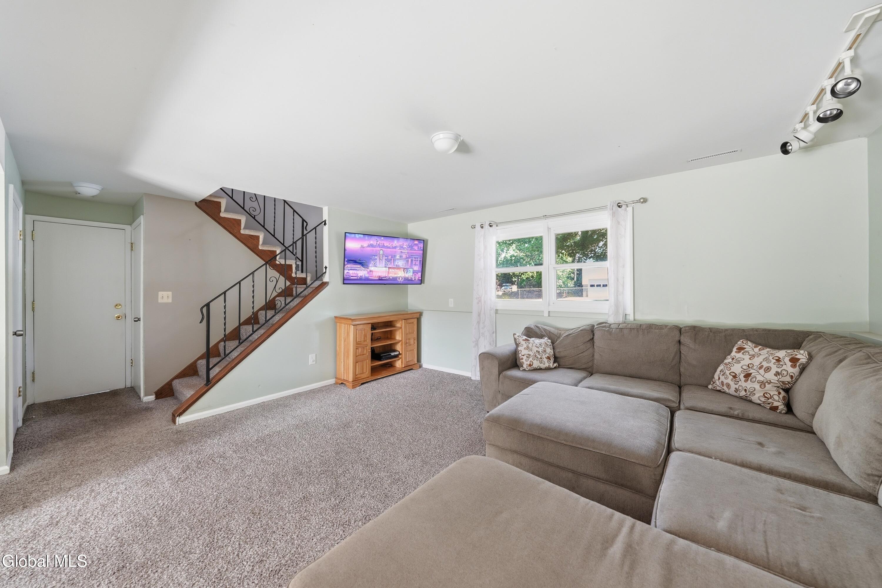 2 Melissa Court Albany NY 12205