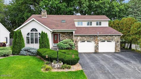 8 Winifred Drive Colonie NY 12205
