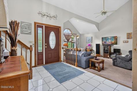8 Winifred Drive Colonie NY 12205
