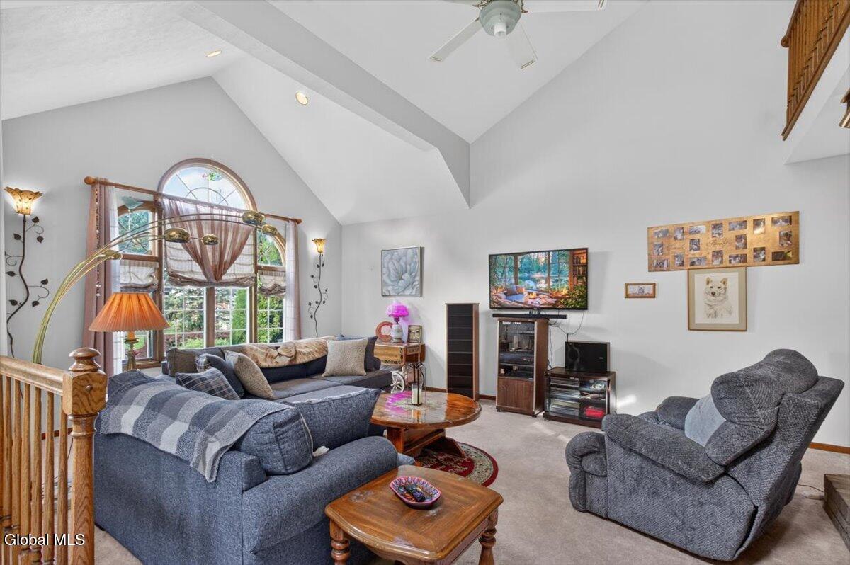 8 Winifred Drive Colonie NY 12205