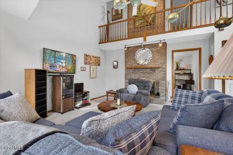 8 Winifred Drive Colonie NY 12205