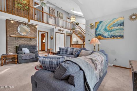 8 Winifred Drive Colonie NY 12205