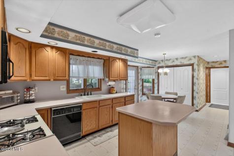 8 Winifred Drive Colonie NY 12205