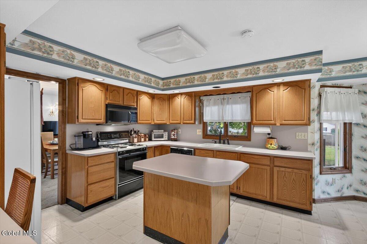 8 Winifred Drive Colonie NY 12205