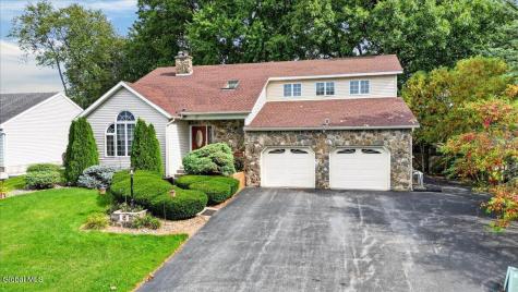 8 Winifred Drive Colonie NY 12205