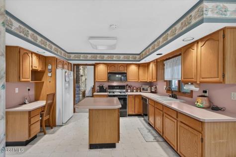 8 Winifred Drive Colonie NY 12205