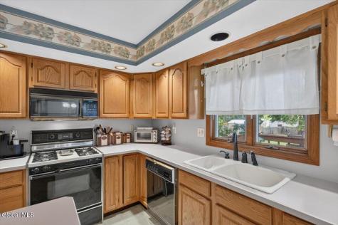 8 Winifred Drive Colonie NY 12205