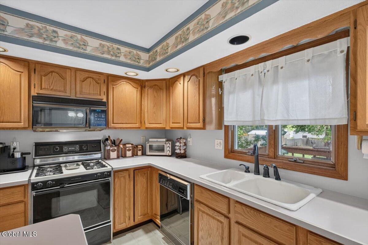 8 Winifred Drive Colonie NY 12205