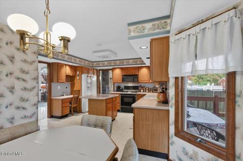 8 Winifred Drive Colonie NY 12205