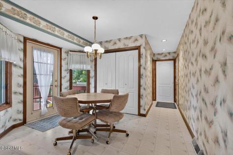 8 Winifred Drive Colonie NY 12205