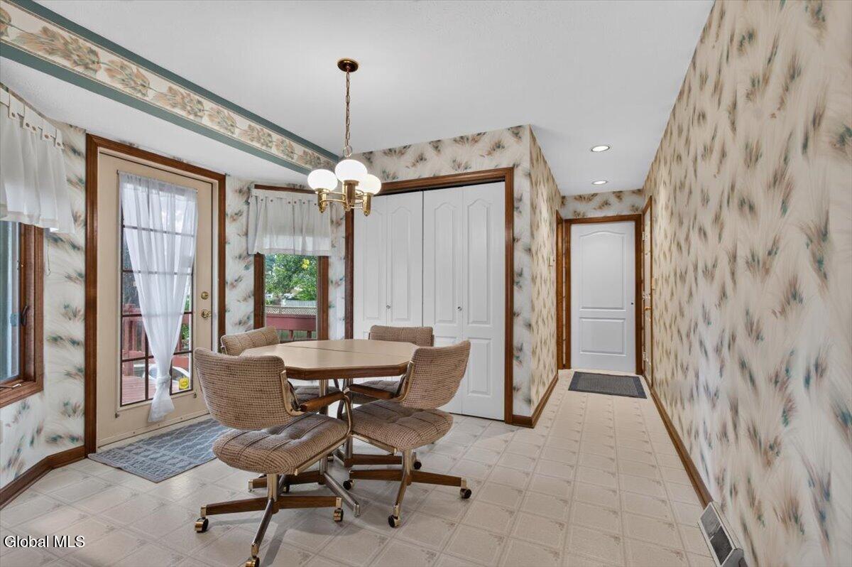 8 Winifred Drive Colonie NY 12205