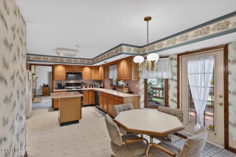 8 Winifred Drive Colonie NY 12205