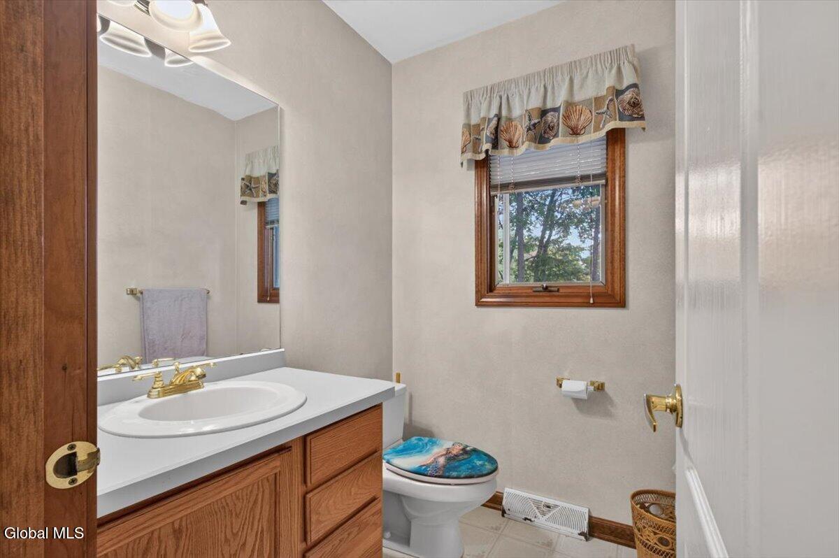 8 Winifred Drive Colonie NY 12205