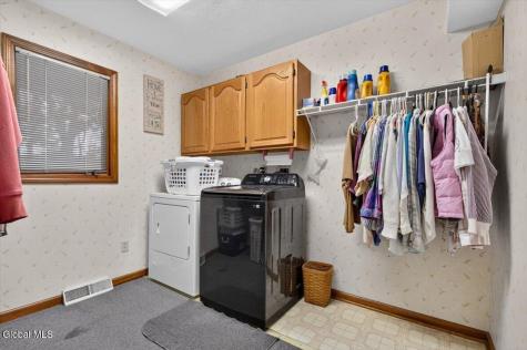 8 Winifred Drive Colonie NY 12205