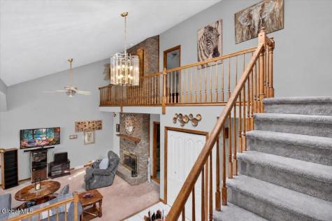 8 Winifred Drive Colonie NY 12205