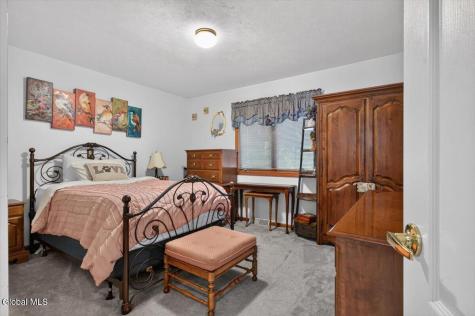 8 Winifred Drive Colonie NY 12205