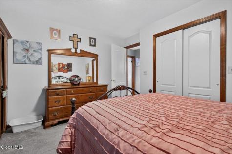 8 Winifred Drive Colonie NY 12205