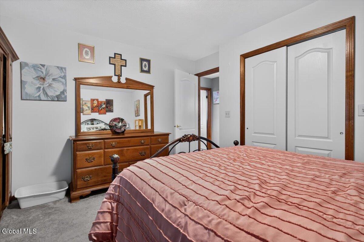 8 Winifred Drive Colonie NY 12205