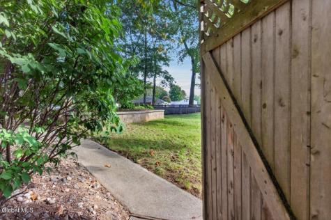 8 Winifred Drive Colonie NY 12205